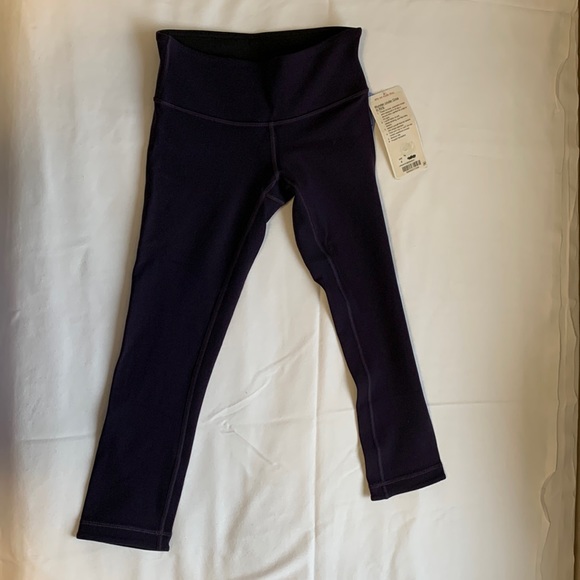 Lululemon Wunder Under Crop III Reversible Black/Blue Size 4 NWT - Picture 2 of 10